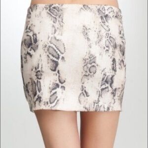 🎉🎉HP🎉🎉🤎BEBE sequin snake print skirt NWT size M🤎